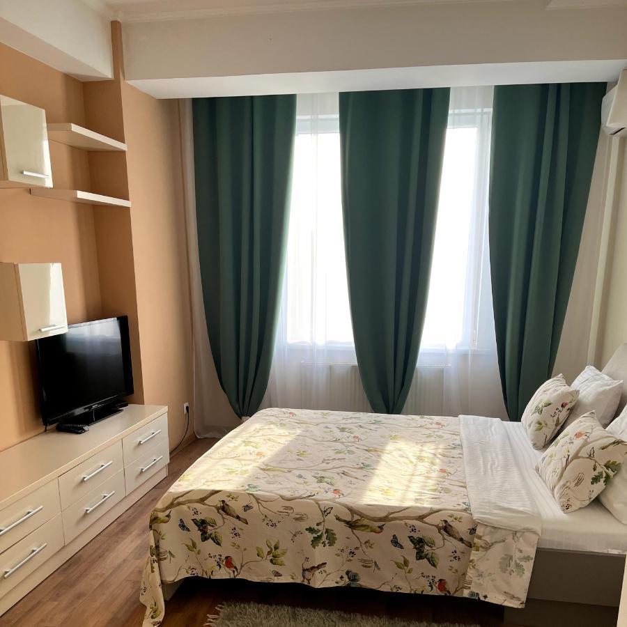 Stefan Cel Mare 1 Studio Chisinau Ngoại thất bức ảnh